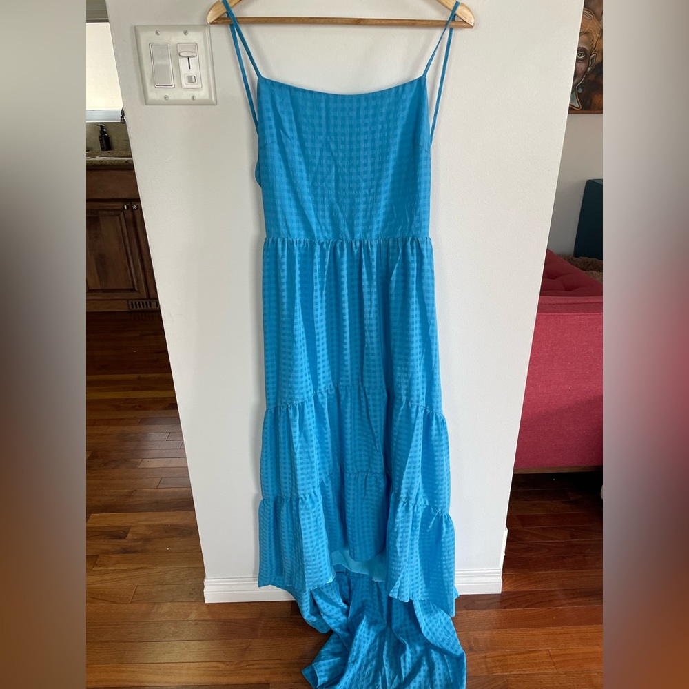 Cute summer dress. Only worn a couple of times!